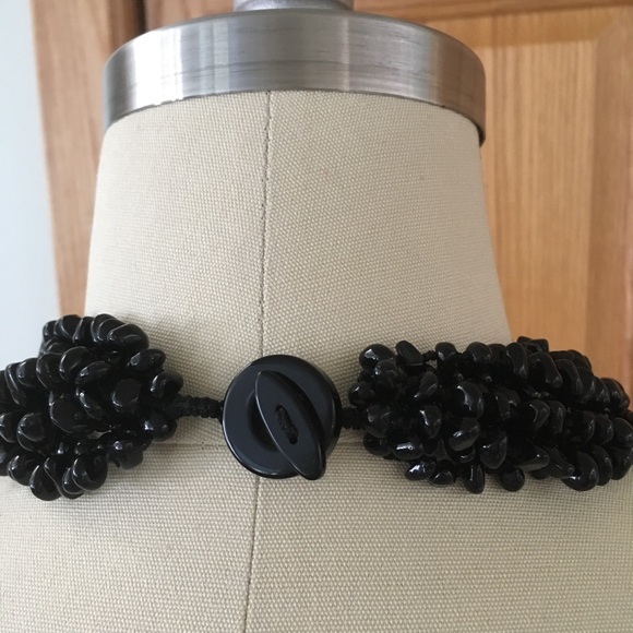 Torsade seed bead necklace in glossy black - Picture 3 of 7